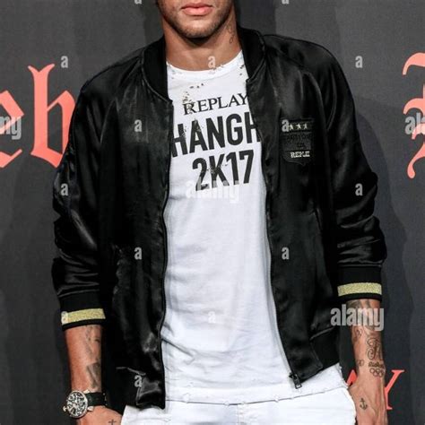 Striking a Pose: Neymar's Trendsetting Looks in Captivating Photos