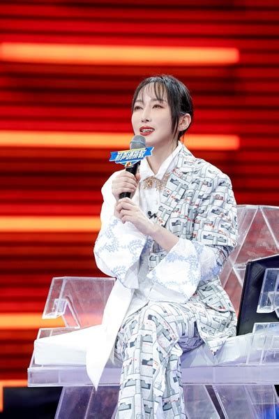 袁娅维助阵《新声请指教》学员完美演绎音乐剧情袁娅维新声请指教新浪新闻