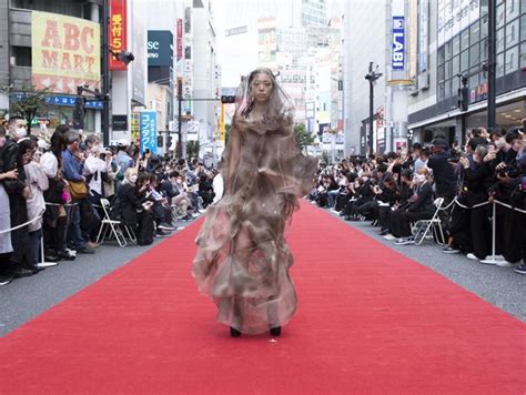 ＜画像24 52＞3年ぶりに路上ランウェイショー開催！“のん”も登場した「渋谷ファッションウイーク2022 秋」レポート｜ウォーカープラス