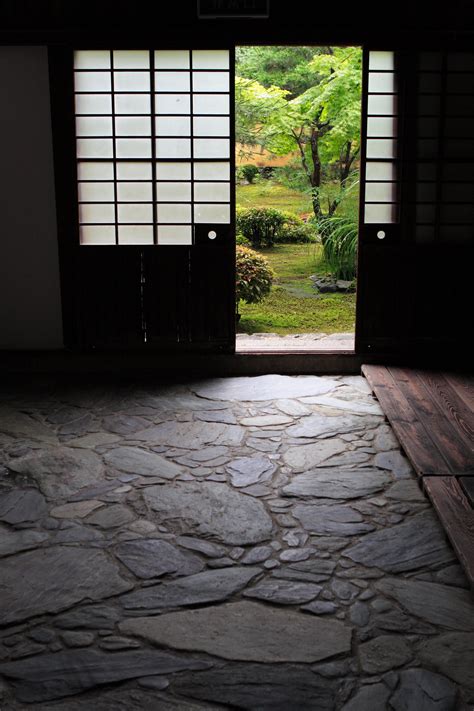 28 Gorgeous and Serene Photos of Japanese Temples | Light Stalking