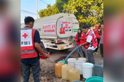 Pmi Distribusi Air Bersih Untuk Warga Jeneponto Antara News