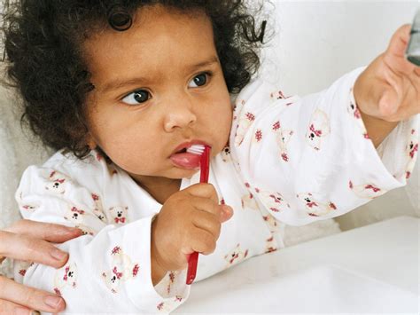 Boca De Crianca Que Chupa Dedo - É verdade que chupar dedo ou chupeta deforma a boca? | BabyCenter