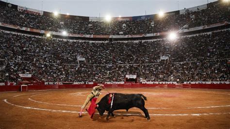 México A pesar de las protestas la Justicia revirtió la suspensión