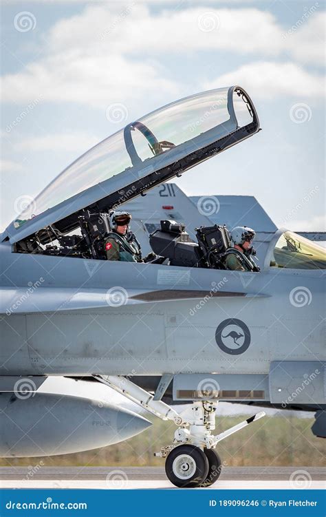 Piloto De La Fuerza A Rea Real Australiana Y Oficial Del Sistema De