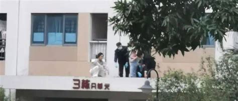 痛心！深圳一3岁男童突然坠亡，事发时家里无人看管儿童