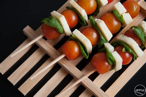 Receitas rápidas Espetadas de queijo de cabra tomate e manjericão