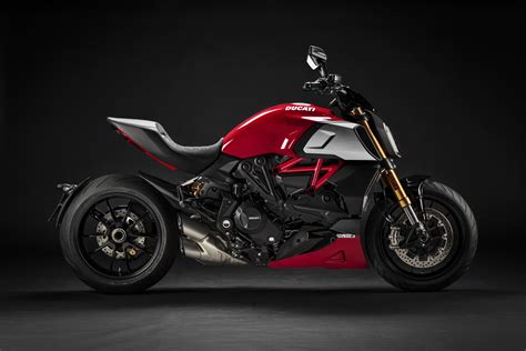 Ducati Ready Red Sets Off On City Tour Motor Sports Newswire