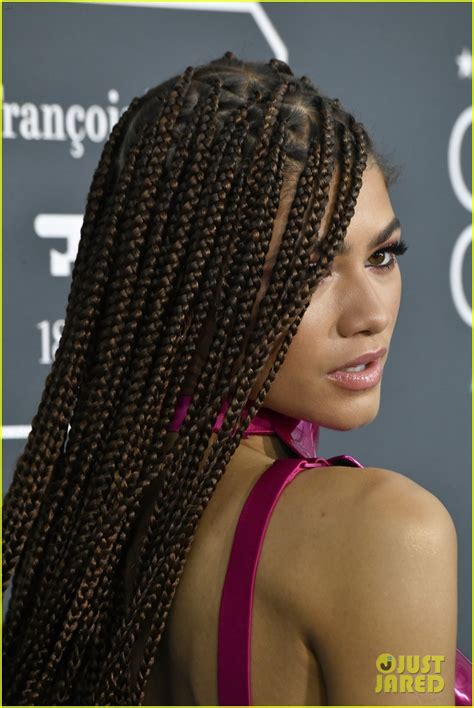 Zendaya Is Hot Pink Perfection At Critics Choice Awards 2020 Photo