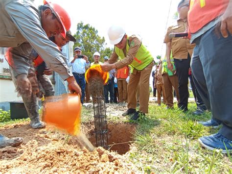 Jalan Penghubung Tiga Desa Di Kongbeng Dibeton