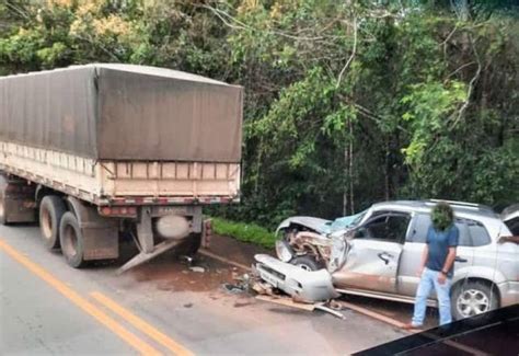 Acidente Envolvendo Duas Carretas E Um Carro Deixa Vilhenenses Feridos