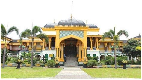 6 Tempat Wisata Murah Meriah Di Medan Ada Gedung London Sumatera Yang