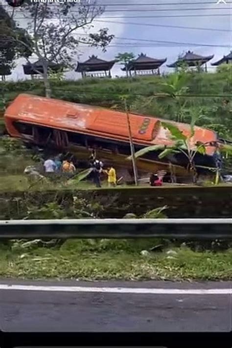 Kecelakaan Bus Di Batiriti Tabanan Bali Bus Terjun Ke Jurang Tewas