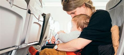 Bien préparer son voyage en avion avec un enfant nos conseils en