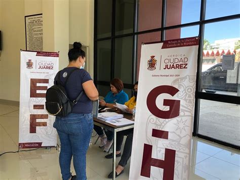 Entregan Padres De Familia Documentos Para Tramitar Becas Escolares