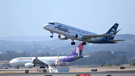 Alaska Airlines Hawaiian Merger Clears Us Doj Review Cnn Business