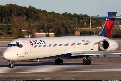 Mcdonnell Douglas Md 90 30 Delta Air Lines Aviation Photo 5857555