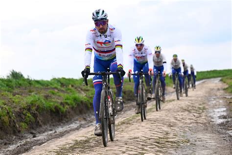 Peter Sagan Contraint à Labandon Après Une Chute Pour Son Dernier