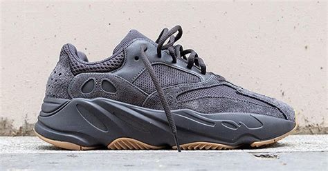 Adidas Yeezy Boost 700 Utility Black Date De Sortie 2022 Drumpe