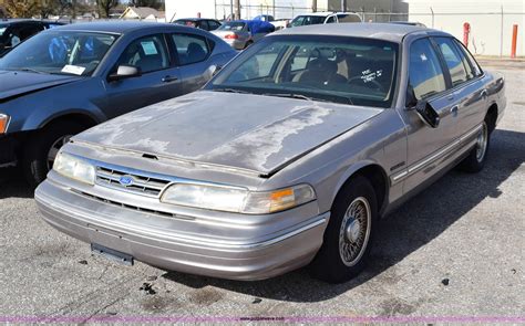 1995 Ford Crown Victoria LX In Wichita KS Item I8653 Sold Purple Wave