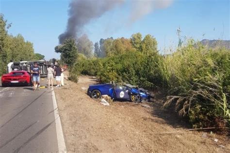 Scontro Tra Ferrari E Camper Morti Carbonizzati Due Svizzeri In Sardegna