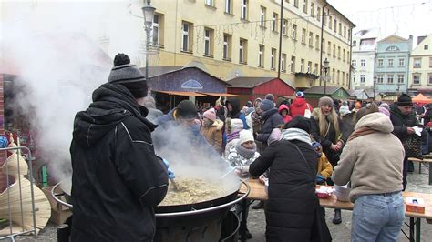 JESTEŚMY Z ŻAR WIGILIA W RYNKU I ŻYCZENIA MIESZKAŃCÓW ŻAR Telewizja