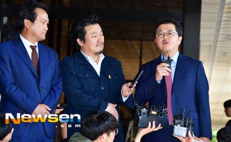 故 김광석 딸 타살의혹 재수사한다 “서해순 출국금지 검토중” 손에 잡히는 뉴스 눈에 보이는 뉴스 뉴스엔