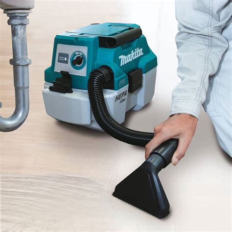 Makita XCV11Z 18 Volt 2 Gallon Brushless Wet/Dry Dust Extractor/Vacuum ...