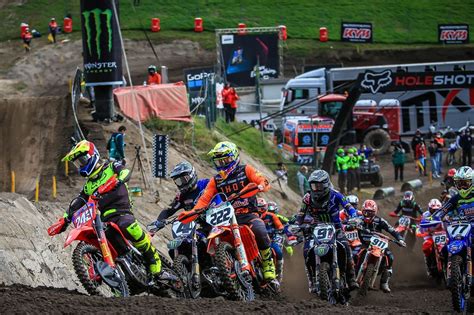 Motocross In Trentino Tony Cairoli Lotta E Cade Tim Gajser è Campione