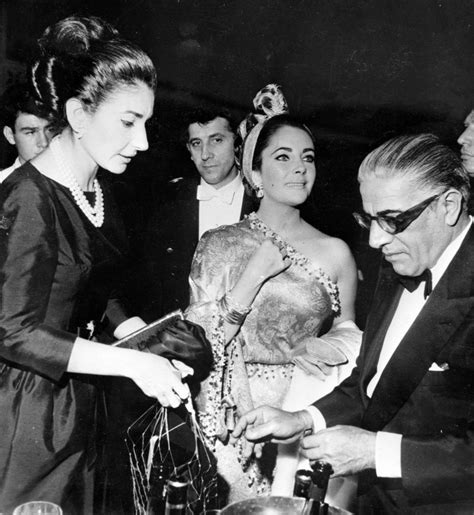 Maria And Liz Taylor And Aristotle Onassis Paris 1966 Famosos Maria Callas Lo Divino