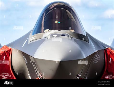 F35 fighter jet cockpit hi-res stock photography and images - Alamy