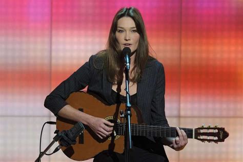 Carla Bruni Et Son Pingouin Ce N Est Pas Hollande Assure L Ex