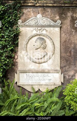 La Tumba De John Keats En El Cementerio Protestante De Roma Italia