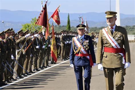 Felipe Vi Y La Alf Rez Leonor De Borb N Presiden La Entrega De