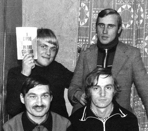 1985. Стоят: UA3SDU Сергей Солнцев, UA3SBH Борис Авдонин. Сидят: UA3SLS ...