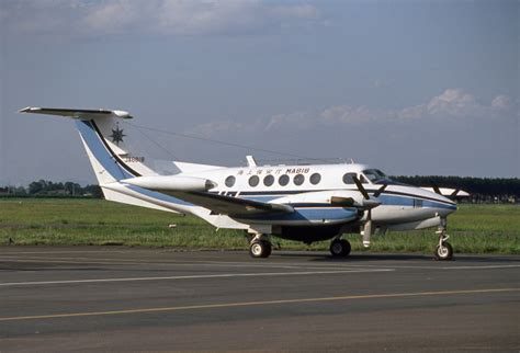 海上保安庁 Beechcraft 200 Super King Air JA8818 仙台空港 航空フォト by JAパイロットさん 撮影