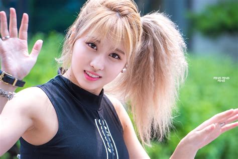 8 Jaw Dropping Photos Of Twice Momos Sexy Red Carpet Dress