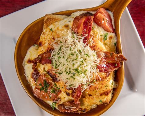 Louisvilles Legendary Hot Brown On The Menu Tangie S Kitchen