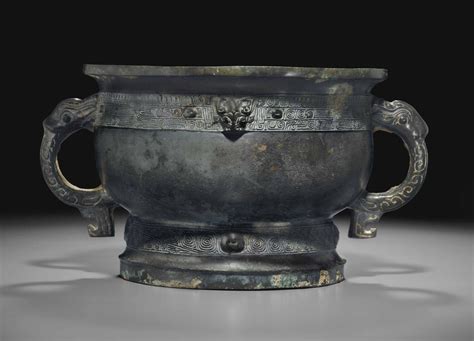 A Bronze Ritual Food Vessel Gui Late Shangearly Western Zhou