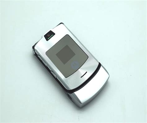 Motorola V3 Razr Sim Free Unlocked Mobile Flip Phone Silver - Baxtros