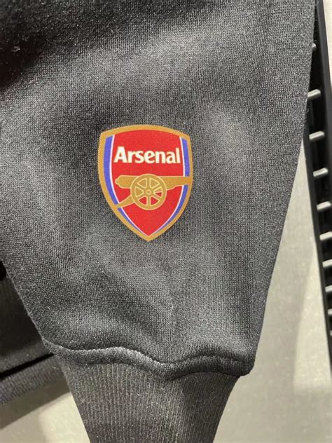 ARSENAL 2022 SWEATER HOODIE BLACK - Soccer Jerseys, Shirts & Shorts ...