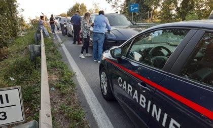 Maxi Tamponamento Sulla Sp Quattro Mezzi Coinvolti Traffico In