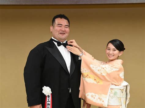 元大関琴奨菊の秀ノ山親方が引退相撲 断髪式に400人参加、元白鵬の宮城野親方らがはさみ 大相撲 日刊スポーツ