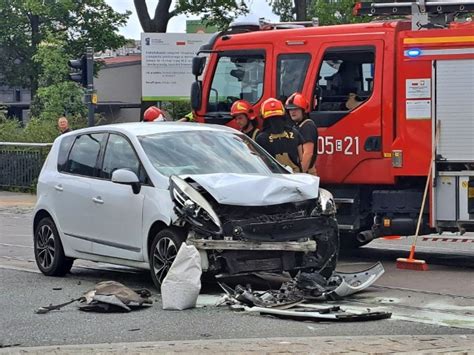 Poważny wypadek na skrzyżowaniu Kilińskiego i Dąbrowskiego w Łodzi