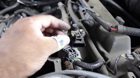 How To Replace Fuel Pressure Sensor In A 2007 Ford Explorer 40 Youtube