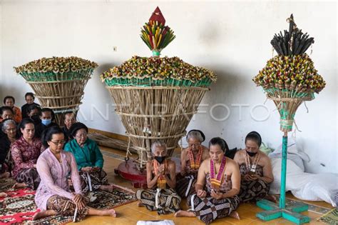 UPACARA TUMPLAK WAJIK KERATON YOGYAKARTA ANTARA Foto