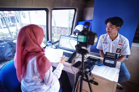 FOTO Jemput Bola Perekaman E KTP Di Sekolah Ayo Bandung