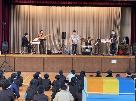 小学生に体育館でバンド演奏をお届け 演奏依頼 アーティスト派遣の「banmusic音楽事務所」