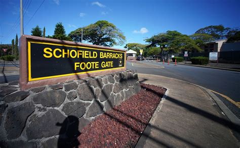 search  gunman prompts lockdown  armys schofield barracks