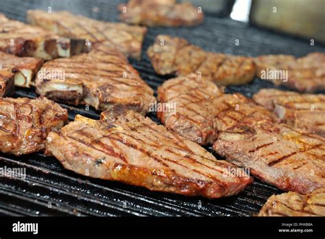 t-bone steak cooking on an open flame grill Stock Photo - Alamy