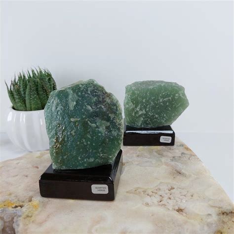 Comprar Pedra Quartzo Verde Natural Bruta Na Base Madeira A